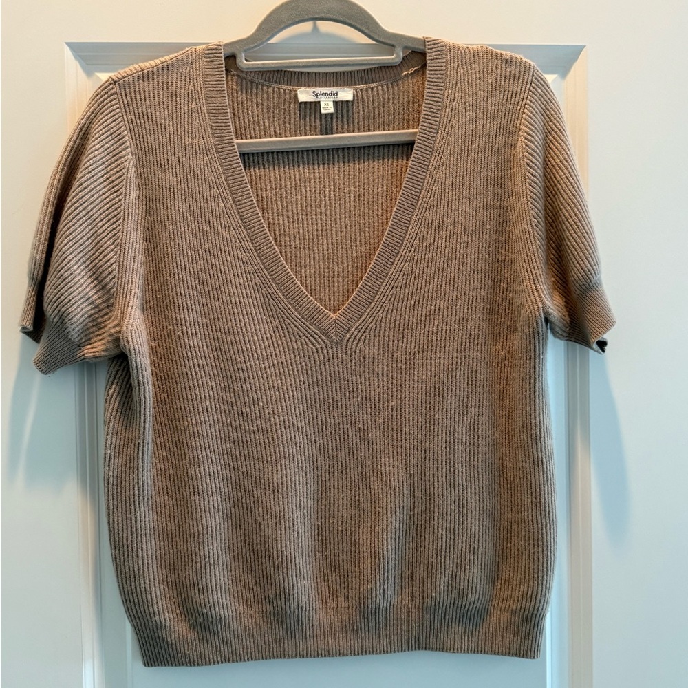 Splendid deep V-neck short sleeve tan sweater - size XS